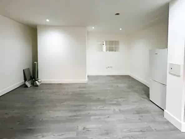 2 Bedroom Flat for Sale Ilford IG1 Excellent Location Near Elizabeth Line
