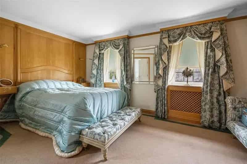 4 Bed Townhouse Saffron Walden Modern Central Location Garage Garden