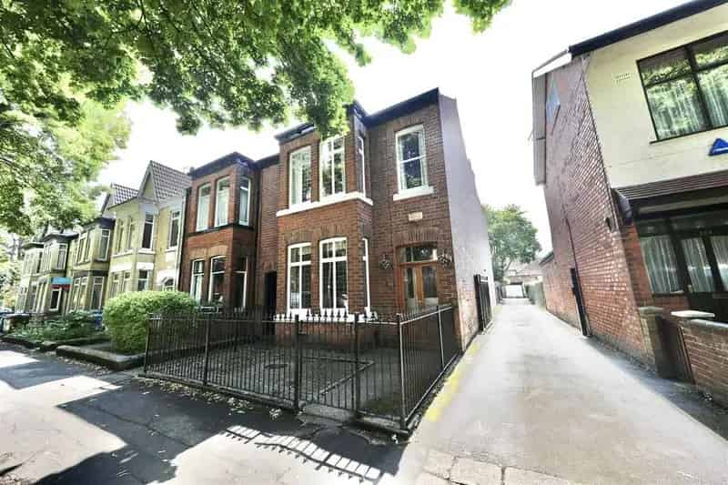 4 Bedroom End Terrace House for Sale