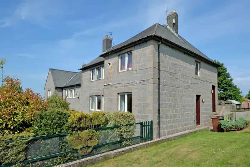Spacious 3-Bed Ground Floor Flat in Aberdeen