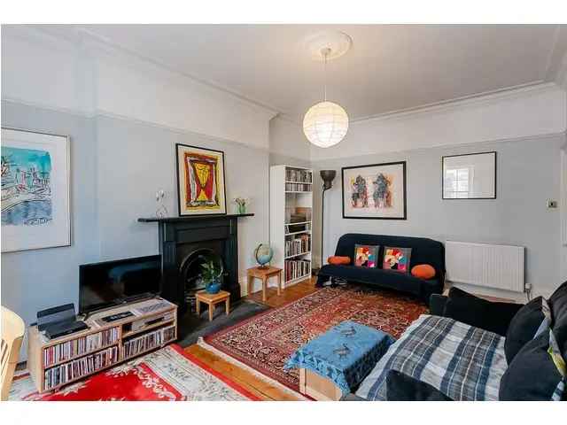 2 Bedroom Flat for Sale in Edinburghs Trinity