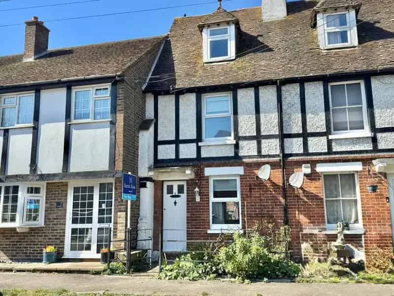 2 bedroom Mid Terrace House for sale, Newington, Kent, CT18