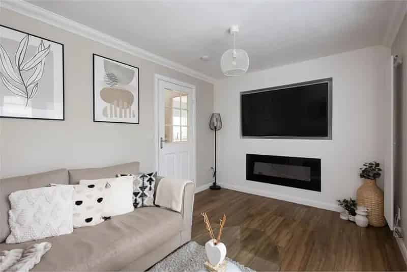 3 Bed House - Detached with 1 Reception Room