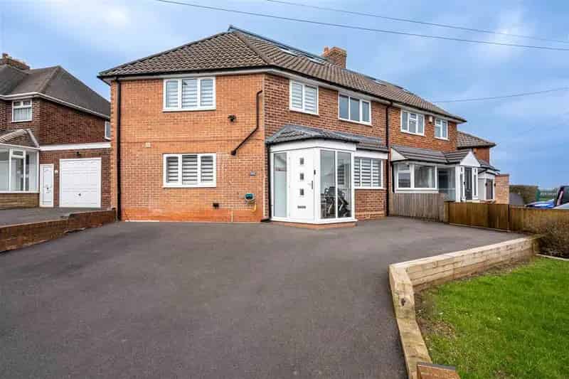 5 Bedroom Semi-Detached House for Sale