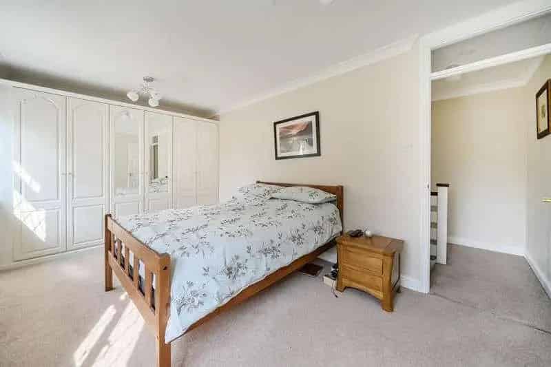 3 Bed End Terrace House for Sale with Garage and Parking