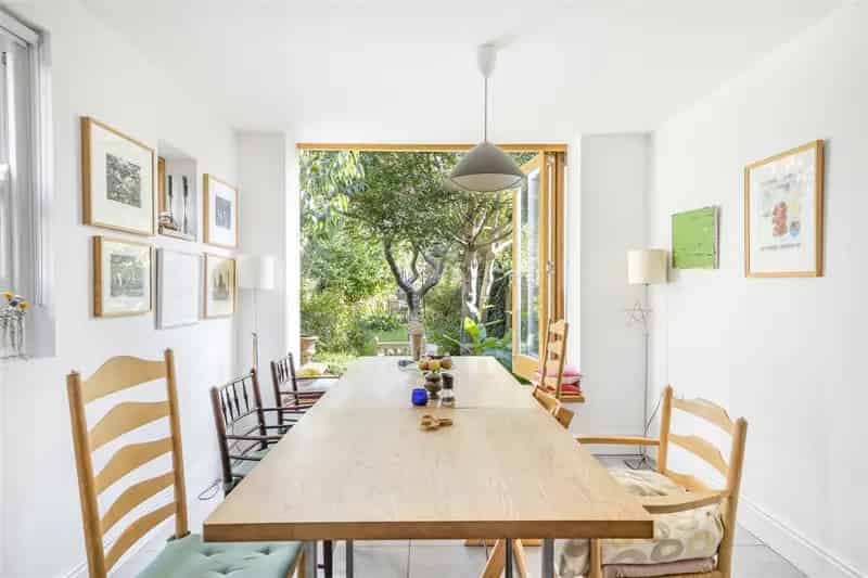 4 Bedroom Townhouse House to Rent