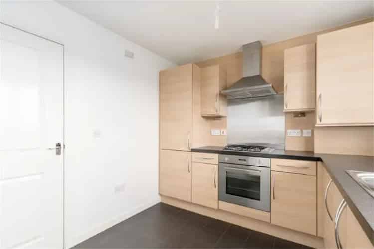 2 Bed Flat Bonnyrigg - First Floor Apartment with Balcony and Parking