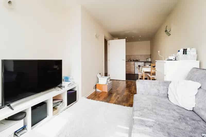 One Bedroom Flat near South Woodford Station