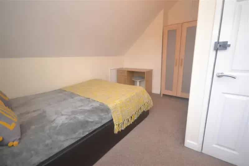 6 Bedroom House Near Thames Valley Park All Bills Included