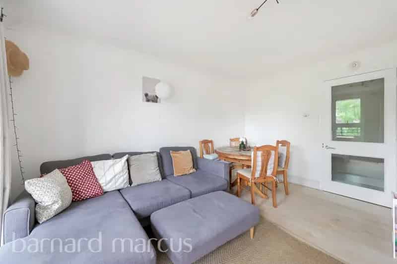 Flat For Sale , London, England
