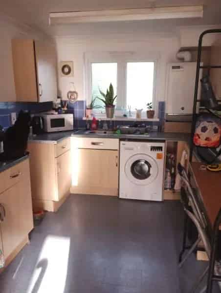 2 Bed GFF Lovely Big Garden Near Shops and Amenities