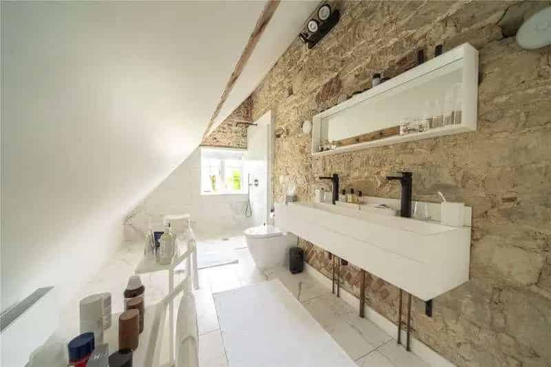 6 Bed Grade II Listed Country House 11.25 Acres Heated Pool Stables