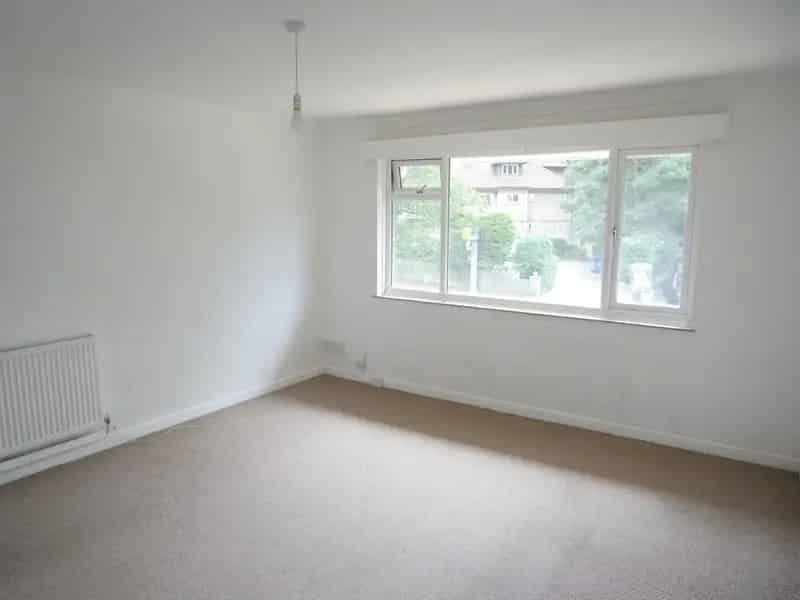 2 Bedroom Flat for Sale Near Ashley Cross Mainline Station