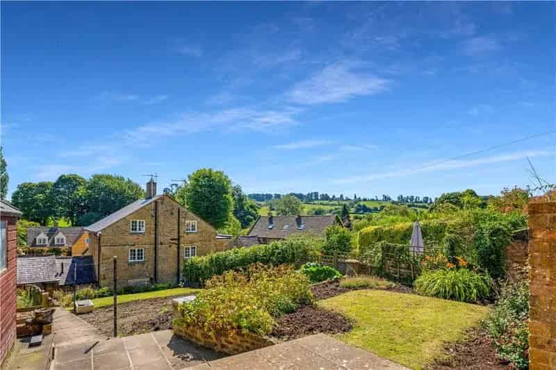 2 Bedroom Cotswold Stone Cottage For Sale