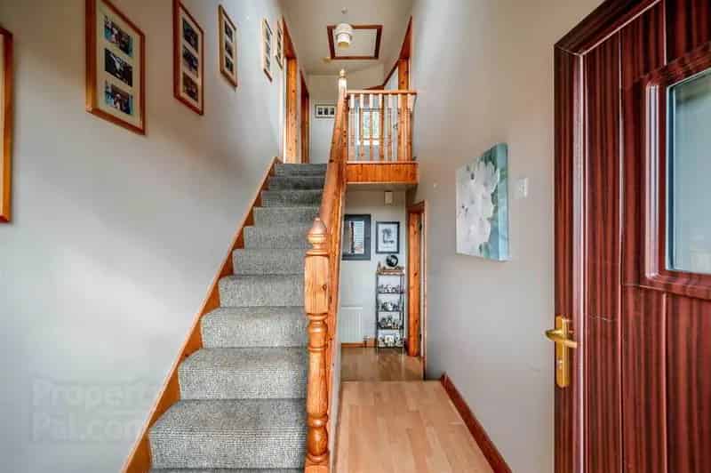 Detached Family Home with Picturesque Views Near Amenities