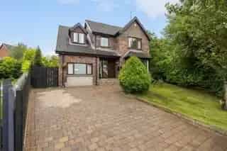 5 Bedroom Detached House with 3 Receptions Modern Kitchen and Gardens