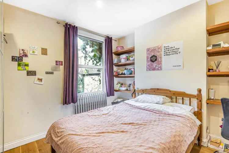Two Double Bedroom Split Level Property Near Clapham Junction