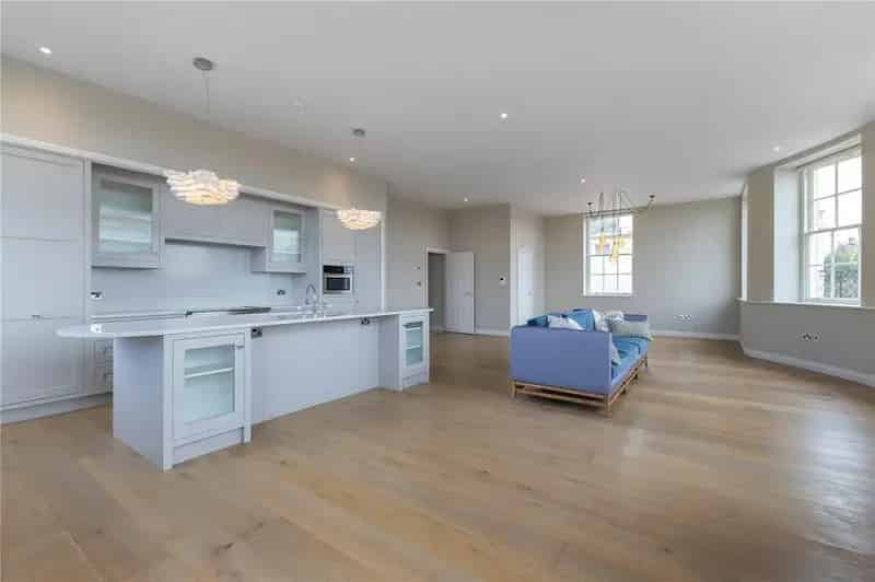 4 Bedroom Apartment For Sale