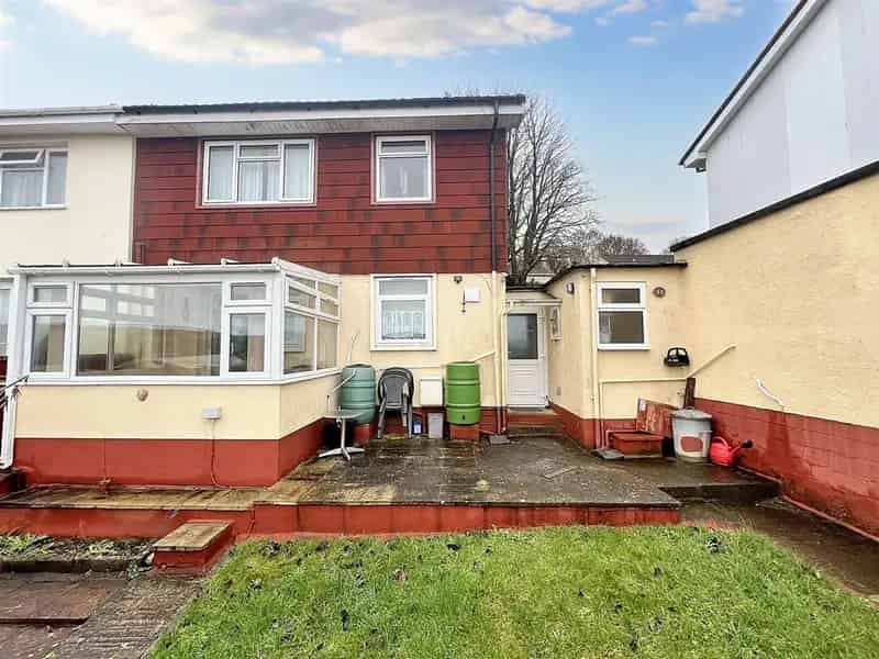 3 Bedroom Semi-Detached House to Rent - Renovation Project