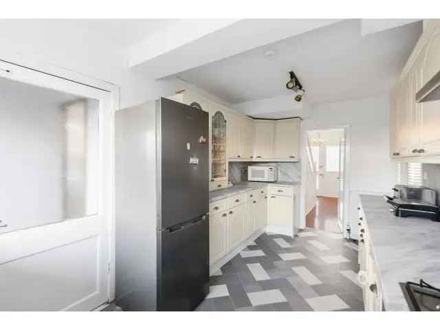 4 Bedroom Semi-Detached House for Sale in Silverknowes