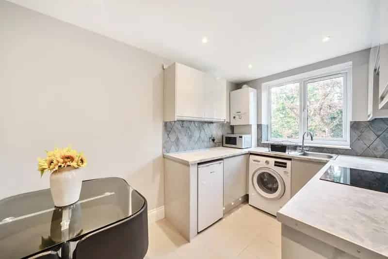 Spacious One Bedroom Apartment near Putney Heath