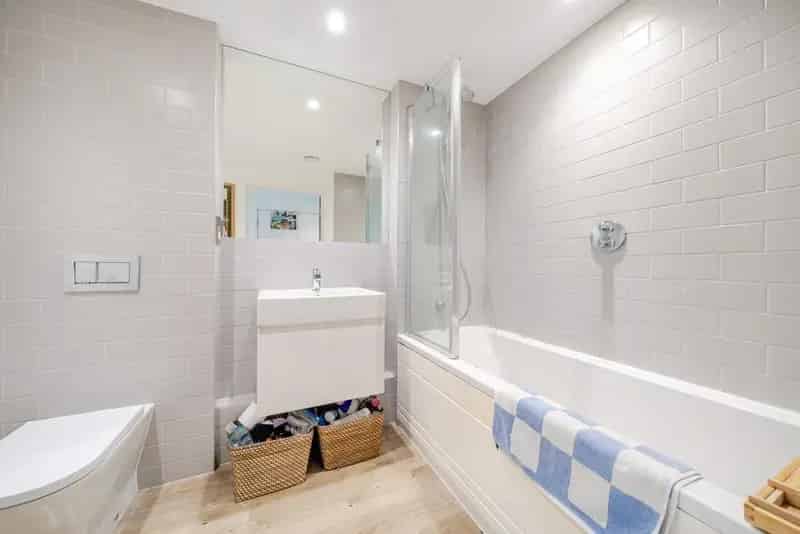 Flat For Sale , 5-7, Chipstead Valley Road, London, England