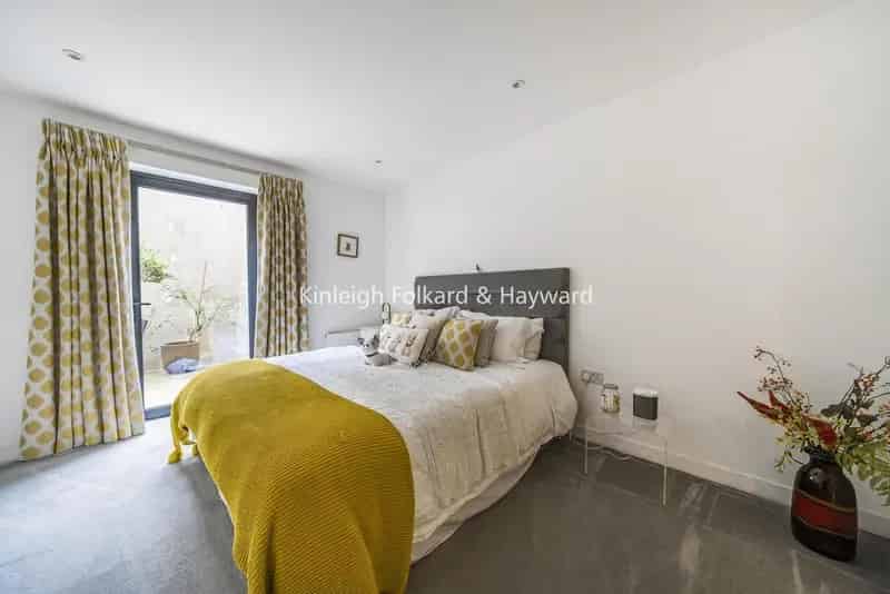 Two Double Bedroom Garden Apartment Near Broadway