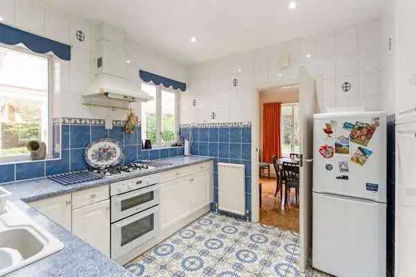 3 Bed Detached Bungalow with Modernisation Potential
