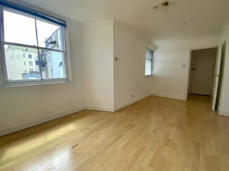 Second Floor Studio Flat near Hove Seafront