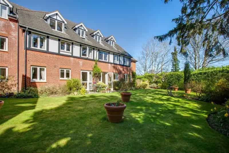2 Bed Ground Floor Retirement Apartment with Communal Gardens