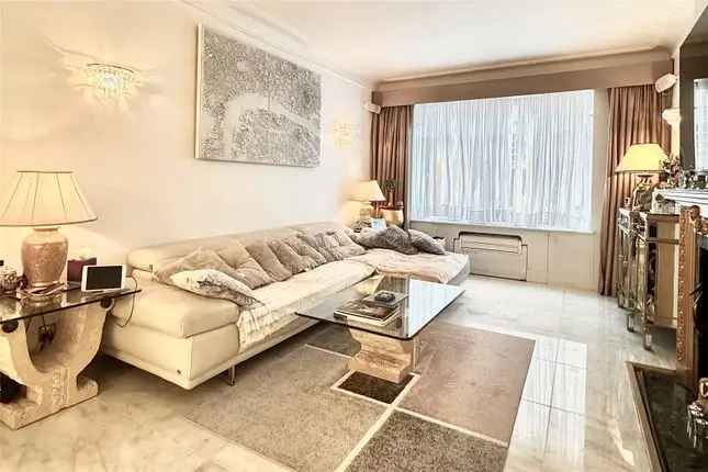 Flat for sale in Park Lane, Mayfair, London W1K