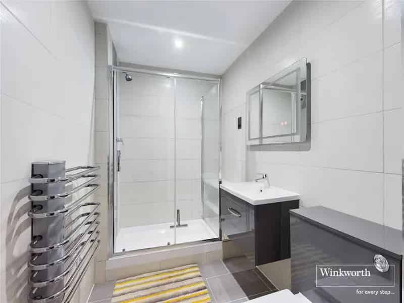 2 Bedroom Apartment Near Reading Train Station