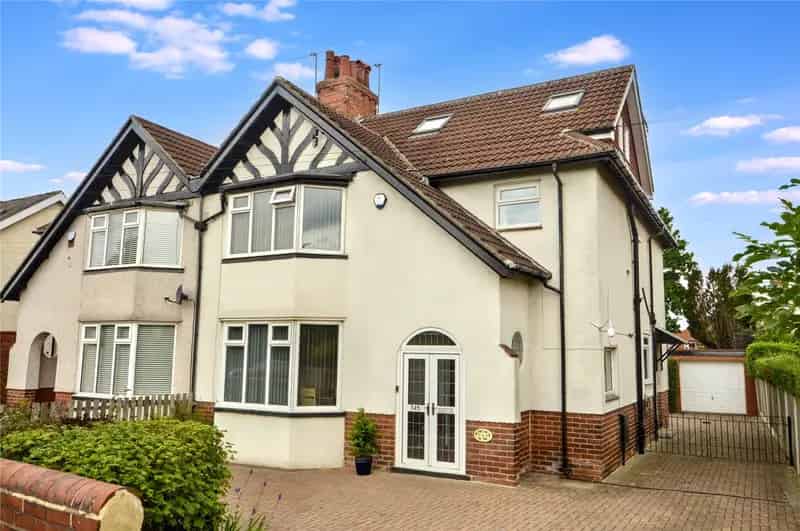 House For Sale , 345, Spen Lane, Leeds, England