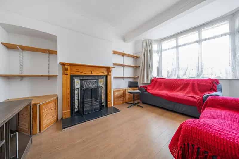 3 Bed 1930s Semi Detached House South Facing Garden