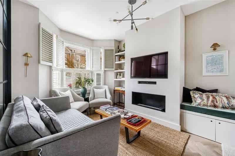 4 Bedroom End of Terrace House to Rent