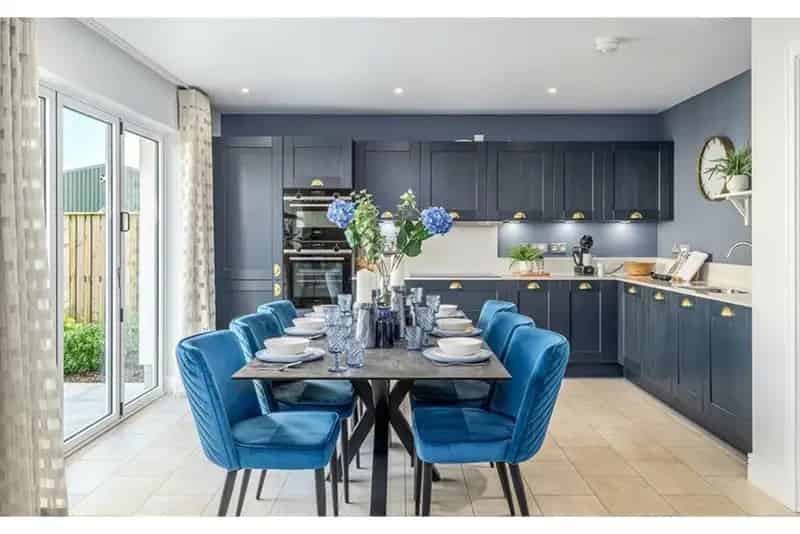 5 Bed Detached House with 2 Reception Rooms