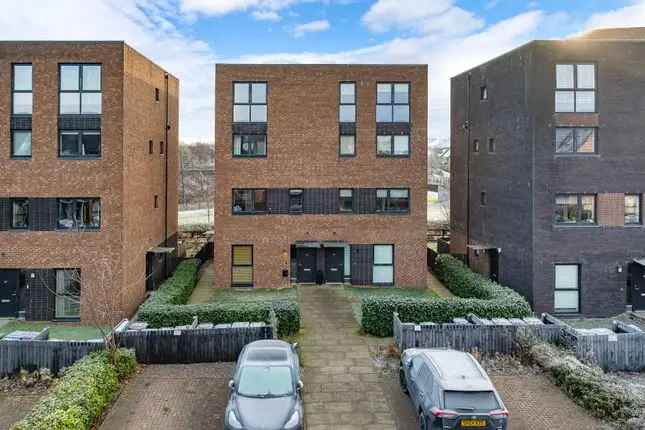 Flat for sale in London Avenue, Glasgow G40