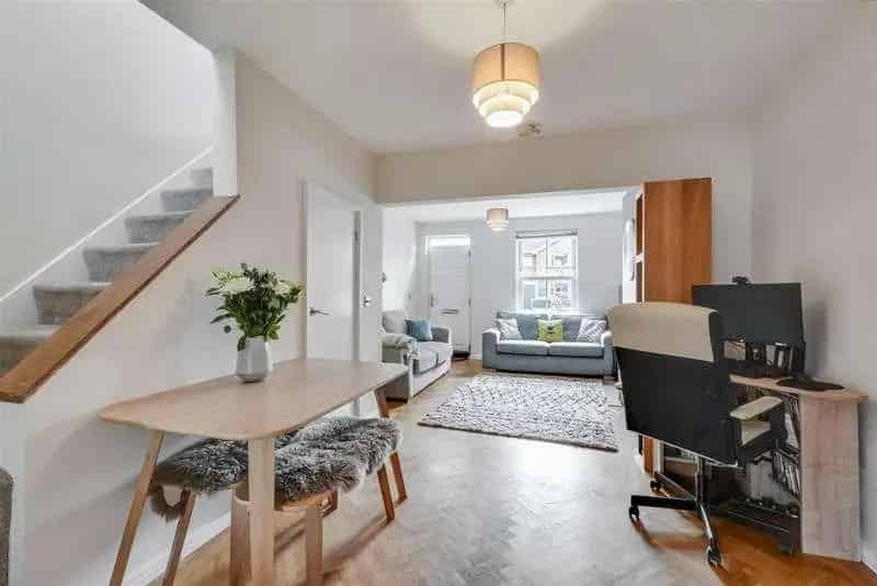 2 bed house for sale