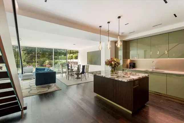 Duplex Apartment for Sale in St James's Place London