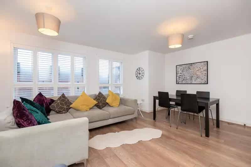 2 Bedroom Flat to Rent - Modern Development