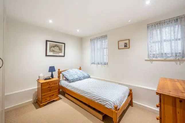 3 Bedroom House Hampstead Village Zero Deposit Long Let CHPK0949418