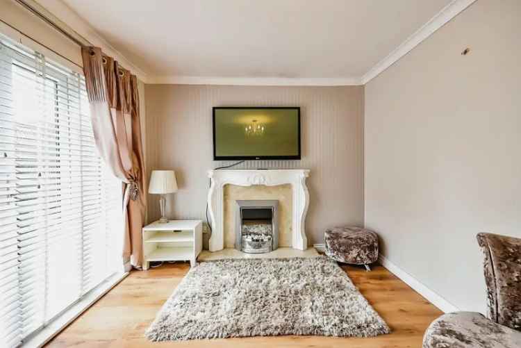 3 bedroom Mid Terrace House to rent, Manchester, M4