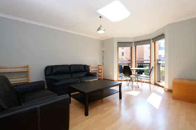 Flat to rent in Kelvinhaugh Street, Glasgow, Glasgow City G3