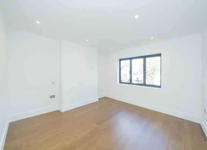 One Bedroom Flat Brondesbury Park Modern Kitchen Chain Free
