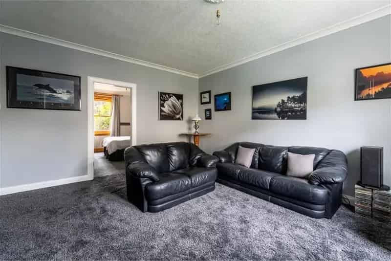 2 Bed Ground Floor Flat with Private Garden