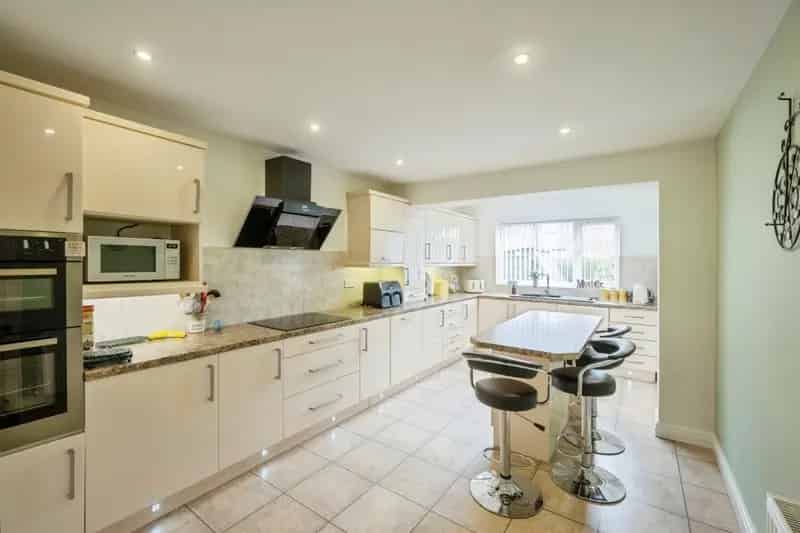 4 Bed Family Home with Double Garage and Large Gardens