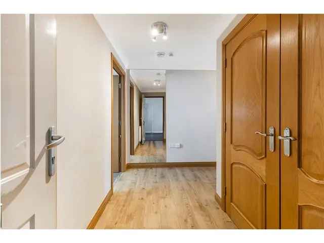2 Bedroom Flat for Sale with Sea Views