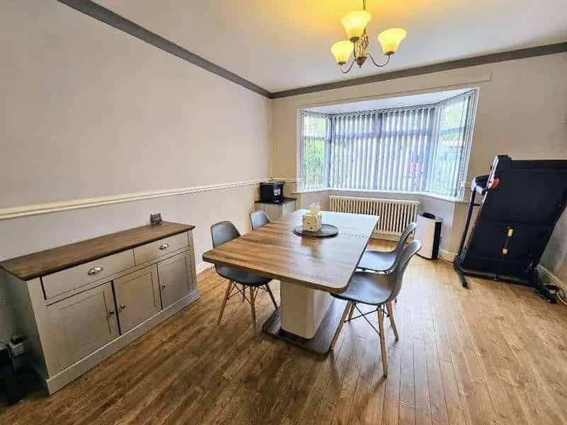 3 Bed House for Sale Spacious Family Home with Garden and Parking