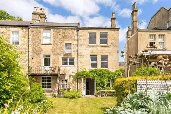 Two Bedroom Garden Apartment with Studio - Springfield Place Bath