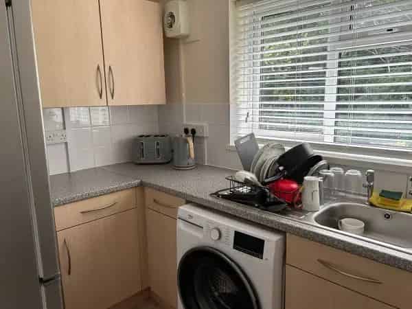 1 Bed Flat Coley Quiet Building Large Shed Parking